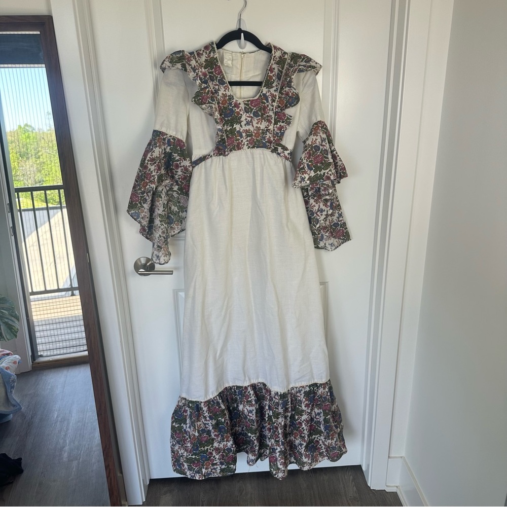 Vintage 1960s maxi bell sleeve floral white dress